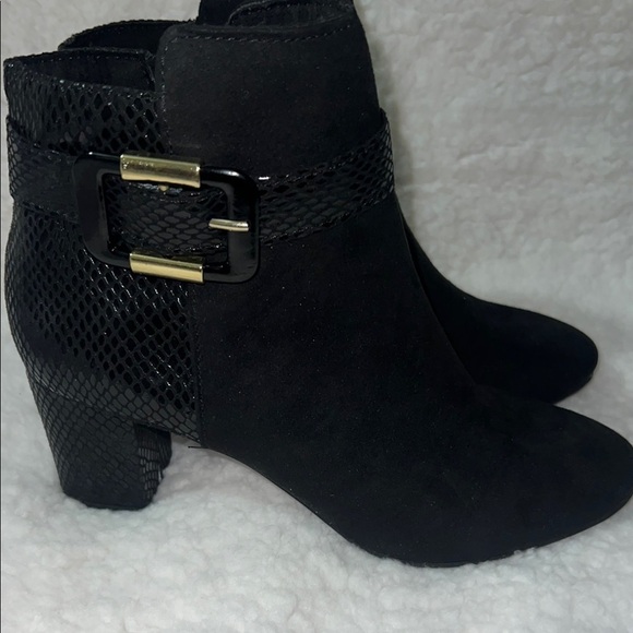 Karen Scott Black Heeled Boots with Sleek Silhouette - Picture 8 of 15